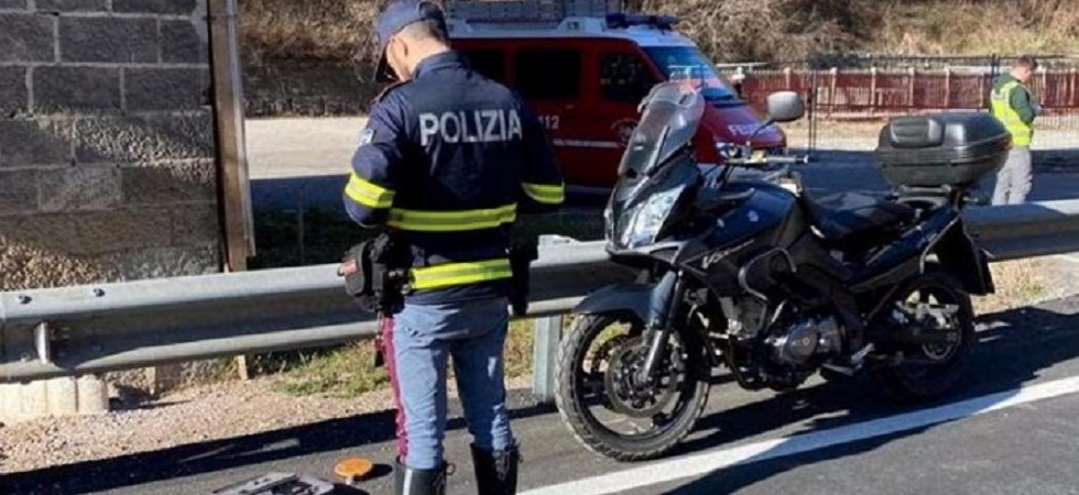 Muore finendo sotto il guard rail sulla statale del Brennero: si tratta di un motociclista 46enne